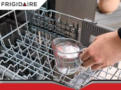 تمیز کردن کابین ماشین ظرفشویی با سرکه